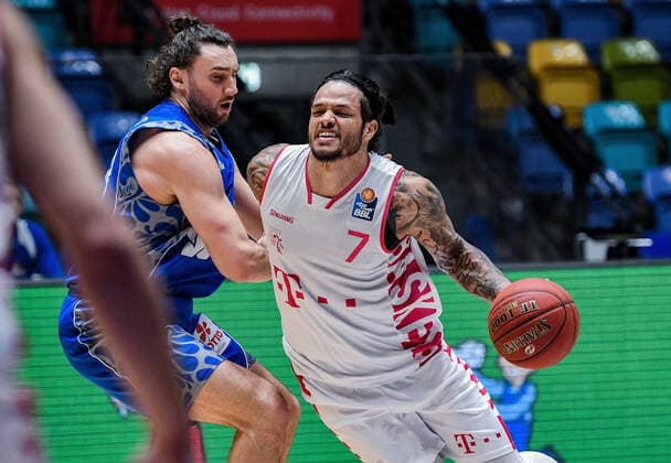 31.01.2021, xpsx, Basketball easyCredit BBL, Fraport Skyliners - Telekom Baskets Bonn v.l. Marco Völler (Fraport Sykliners), Chris Babb (Telekom Baskets Bonn) emspor Frankfurt am Main