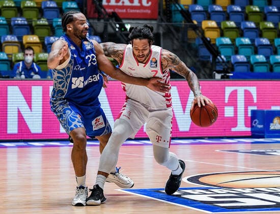 31.01.2021, xpsx, Basketball easyCredit BBL, Fraport Skyliners - Telekom Baskets Bonn v.l. Quantez Robertson (Fraport Sykliners), Chris Babb (Telekom Baskets Bonn) emspor Frankfurt am Main