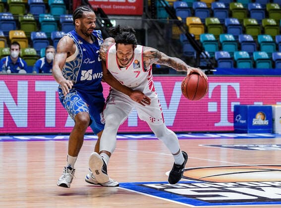 31.01.2021, xpsx, Basketball easyCredit BBL, Fraport Skyliners - Telekom Baskets Bonn v.l. Quantez Robertson (Fraport Sykliners), Chris Babb (Telekom Baskets Bonn) emspor Frankfurt am Main