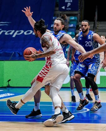 31.01.2021, xpsx, Basketball easyCredit BBL, Fraport Skyliners - Telekom Baskets Bonn v.l. Chris Babb (Telekom Baskets Bonn), Marco Völler (Fraport Sykliners) emspor Frankfurt am Main