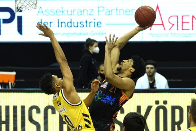 v.l. Maodo Lo - Alba, Jordan Barnett - Rasta Vechta, 31.01.2021, BBL, Alba Berlin vs RASTA Vechta , in der Mercedes Benz Arena, GER, Berlin, 31.01.2021, BBL, Alba vs RASTA Vechta Berlin Copyright: xUwexKoch xEibner-Pressefotox EP_ukh