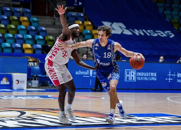 31.01.2021, xpsx, Basketball easyCredit BBL, Fraport Skyliners - Telekom Baskets Bonn v.l. Josh Hagins (Telekom Baskets Bonn), Joe Rahon (Fraport Sykliners) emspor Frankfurt am Main