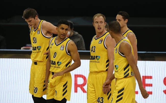 Ben Lammers, Maodo Lo, Luke Sikma, Louis Olinde Basketball BBL Bundesliga Herren Saison 2020 2021 31.01.2021 ALBA Berlin vs. RASTA Vechta