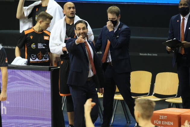 DEU, 1. BBL Alba Berlin vs. RASTA Vechta , 31.01.2021, Mercedes-Benz-Arena, Berlin, DEU, 1. BBL Alba Berlin vs. RASTA Vechta , im Bild Head Coach Thomas Paech (RASTA Vechta)