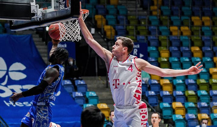 31.01.2021, xpsx, Basketball easyCredit BBL, Fraport Skyliners - Telekom Baskets Bonn v.l. Matt Mobley (Fraport Sykliners), Strahinja Micovic (Telekom Baskets Bonn) emspor Frankfurt am Main