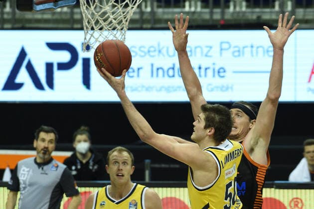 v.l. Ben Lammers - Alba, Dennis Clifford - Rasta Vechta, 31.01.2021, BBL, Alba Berlin vs RASTA Vechta , in der Mercedes Benz Arena, GER, Berlin, 31.01.2021, BBL, Alba vs RASTA Vechta Berlin Copyright: xUwexKoch xEibner-Pressefotox EP_ukh