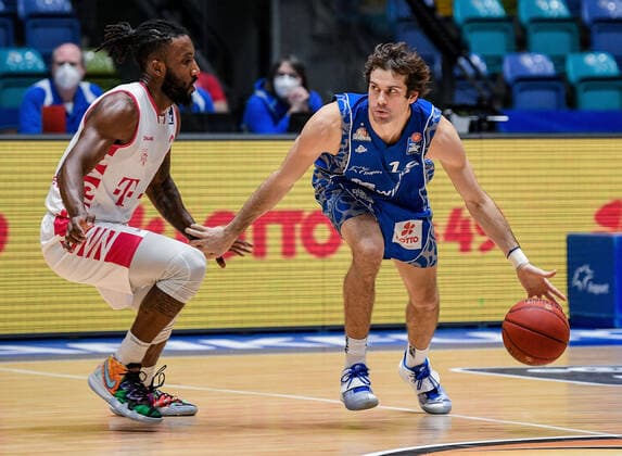 31.01.2021, xpsx, Basketball easyCredit BBL, Fraport Skyliners - Telekom Baskets Bonn v.l. Xavier Pollard (Telekom Baskets Bonn), Joe Rahon (Fraport Sykliners) emspor Frankfurt am Main