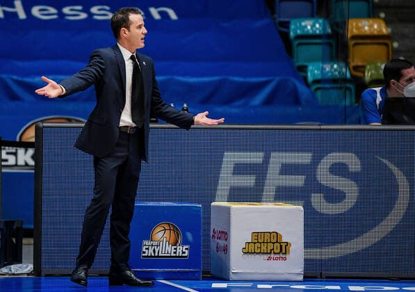 31.01.2021, xpsx, Basketball easyCredit BBL, Fraport Skyliners - Telekom Baskets Bonn v.l. Trainer Headcoach William Voigt (Telekom Baskets Bonn) emspor Frankfurt am Main