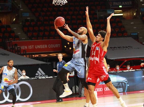 44 Sasha Grant (FCBB) rot, gegen (Crailsheim) Basketball, 1. Bundesliga, BBL, FC Bayern München, HAKRO Merlins Crailsheim im Audi Dome, 31.01.2021 FOTO: Mladen Lackovic LakoPress