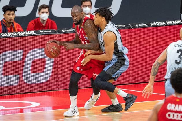 James Gist 21 (FC Bayern), Jeremy Jones 24 (Crailsheim Merlins), FC Bayern Basketball vs. Crailsheim Merlins, BBL, 31.01.2021 Muenchen Bayern Deutschland