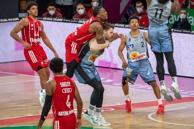 Jalen Reynolds 8 (FC Bayern), persoenliches Foul, FC Bayern Basketball vs. Crailsheim Merlins, BBL, 31.01.2021 Muenchen Bayern Deutschland