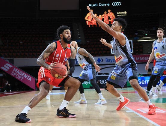 31.01.2021, BBL, FC Bayern Basketball vs Crailsheim Merlins, Audi Dome Muenchen im Bild: DJ Seeley ( FCB Basket) vs Trae Bell-Haynes (Merlins Crailsheim)