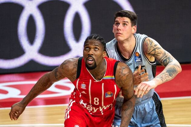 Jalen Reynolds 8 (FC Bayern), Bogdan Radosavljevic 15 (Crailsheim Merlins), FC Bayern Basketball vs. Crailsheim Merlins, BBL, 31.01.2021 Muenchen Bayern Deutschland