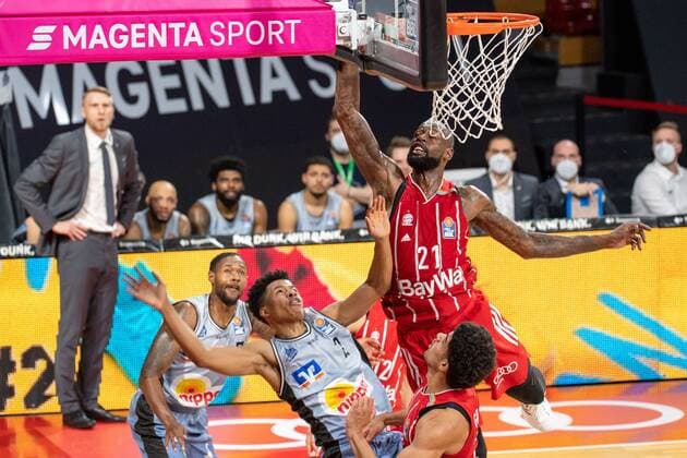 James Gist 21 (FC Bayern), Trae Bell-Haynes 2 (Crailsheim Merlins), FC Bayern Basketball vs. Crailsheim Merlins, BBL, 31.01.2021 Muenchen Bayern Deutschland