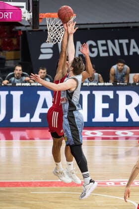Basketball, BBL, 20210131, FC Bayern München - Merlins Crailsheim Im Bild Sasha GRANT (FC Bayern München, 44) block gegen Fabian BLECK (Merlins Crailsheim, 9). München Audi Dome Bayern Deutschland Copyright: Passion2Press MarkusxFischerx