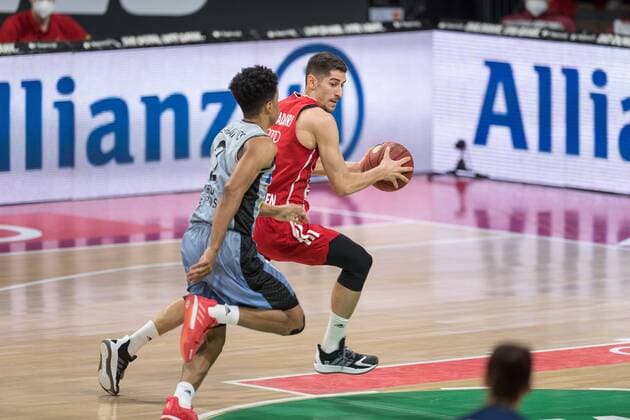 Basketball, BBL, 20210131, FC Bayern München - Merlins Crailsheim Im Bild Diego FLACCADORI (FC Bayern München, 12) steel gegen Trae BELL-HAYNES (Merlins Crailsheim, 2). München Audi Dome Bayern Deutschland Copyright: Passion2Press MarkusxFischerx