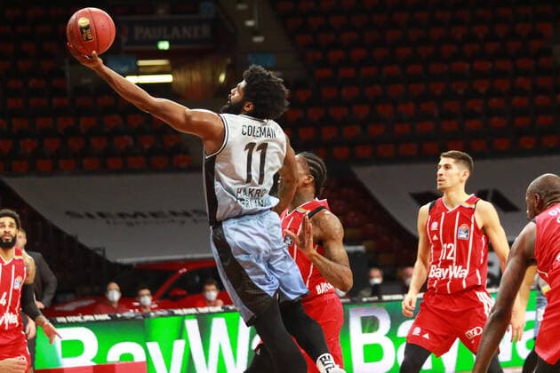 11 Tim Coleman (Crailsheim) im Duell, Zweikampf Basketball, 1. Bundesliga, BBL, FC Bayern München, HAKRO Merlins Crailsheim im Audi Dome, 31.01.2021 FOTO: Mladen Lackovic LakoPress