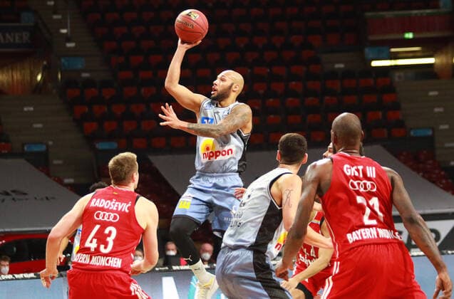 3 Maurice Stuckey (Crailsheim) im Duell, Zweikampf Basketball, 1. Bundesliga, BBL, FC Bayern München, HAKRO Merlins Crailsheim im Audi Dome, 31.01.2021 FOTO: Mladen Lackovic LakoPress