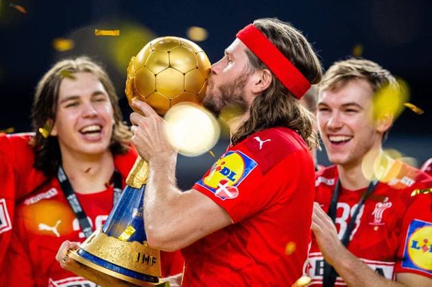 210131 Mikkel Hansen of Denmark celebrates after winning the 2021 IHF World Handball Championship final between Denmark and Sweden on January 31, 2021 in Cairo. Photo: Mathias Bergeld BILDBYRAN COP 200 MB0121 bbeng handball handboll handball vm handball-vm handbolls-vm ihf handball World Championship, WM, Weltmeisterschaft world handball championship 2021 world championship 2021 final gold medal match sverige sweden denmark danmark Jubel VM-Guld Världsmästare world champions Copyright: MATHIASxBERGELD BB210131MB204