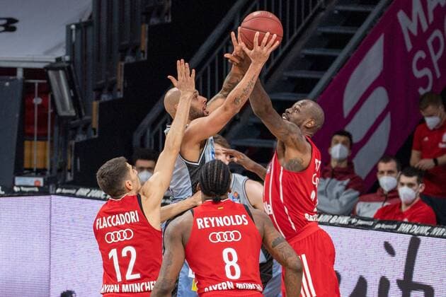 Maurice Stuckey 3 (Crailsheim Merlins), JaJuan Johnson 25 (FC Bayern), FC Bayern Basketball vs. Crailsheim Merlins, BBL, 31.01.2021 Muenchen Bayern Deutschland