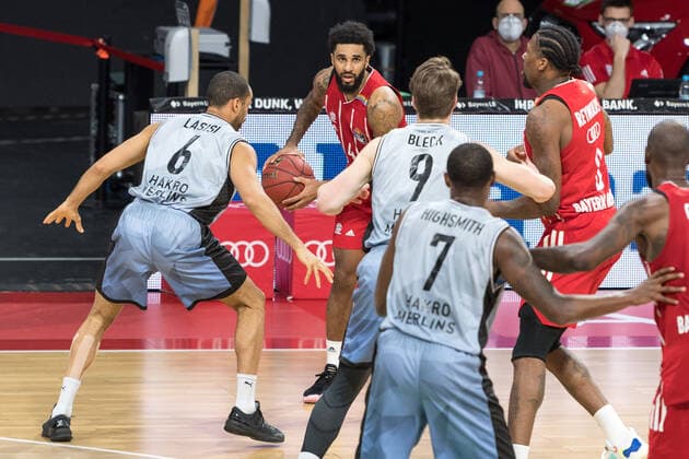 Basketball, BBL, 20210131, FC Bayern München - Merlins Crailsheim Im Bild Dennis Jerome SEELEY (FC Bayern München, 4), Elias LASISI (Merlins Crailsheim, 6), Fabian BLECK (Merlins Crailsheim, 9) und Jalen REYNOLDS (FC Bayern München, 8). München Audi Dome Bayern Deutschland Copyright: Passion2Press MarkusxFischerx