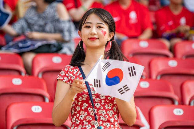 June 15, 2019, Lodz, Poland: A woman with a South Korean flag seen during the 2019 FIFA U-20 World Cup Final match between Ukraine and Korea Republic at Lodz Stadium. Lodz Poland - ZUMAs197 20190615_zab_s197_071 Copyright: xMiko?AjxBarbanellx