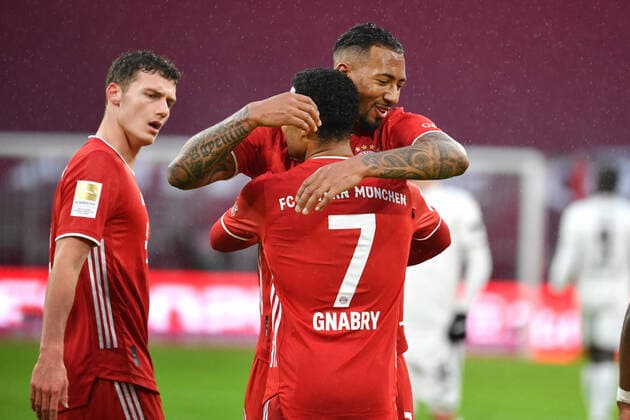 Torjubel Jerome BOATENG (Bayern Muenchen) mit Serge GNABRY (FC Bayern Muenchen) nach Tor zum 4-1, li:Benjamin PAVARD (Bayern Muenchen), Jubel,Freude,Begeisterung,Aktion. Fussball 1. Bundesliga Saison 2020 2021,19.Spieltag,Spieltag19, FC Bayern Muenchen-TSG 1899 Hoffenheim 4-1 am 30.01.2021 ALLIANZ ARENA.