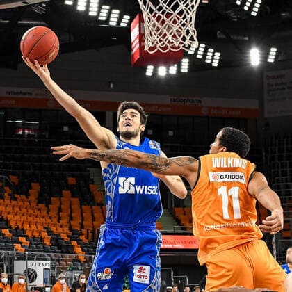 GER, BBL, ratiopharm ulm vs Fraport Skyliners 02.02.2021, ratiopharm arena, Neu-Ulm, GER, BBL, ratiopharm ulm vs Fraport Skyliners, im Bild Bruno Vrcic (Fraport, 7), Isaiah Wilkins (Ulm, 11)