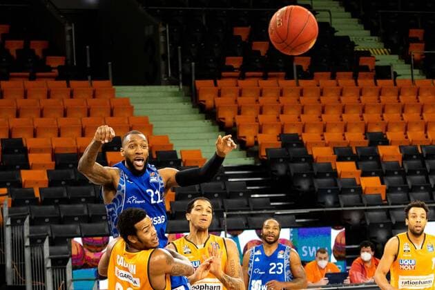 Kamari Murphy (Fraport Skyliners 21), Troy Caupain (Ratiopharm Ulm 23) GER, Ratiopharm Ulm vs. Fraport Skyliners, easycredit 1.Bundesliga Basketball, 4.Spieltag, Saison 2020 21, 02.02.2021 Ratiopharm Ulm vs. Fraport Skyliners, Basketball Neu-Ulm Copyright: xEibner-Pressefoto RogerxBuerkex EP_EER