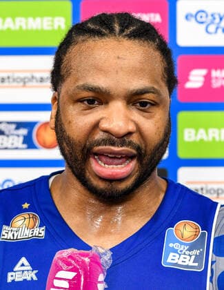 GER, BBL, ratiopharm ulm vs Fraport Skyliners 02.02.2021, ratiopharm arena, Neu-Ulm, GER, BBL, ratiopharm ulm vs Fraport Skyliners, im Bild Quantez Robertson (Fraport, 23) beim Interview nach Spielende
