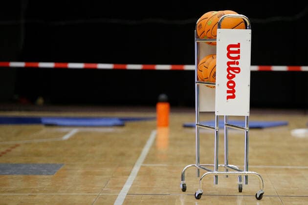 Leverkusen, Deutschland 03. Februar 2021: 2. BBL Pro A - 2020 2021 - Bayer Giants Leverkusen vs. Rostock Seawolves Wilson Basketball Ständer Ostermann-Arena Nordrhein Westfalen