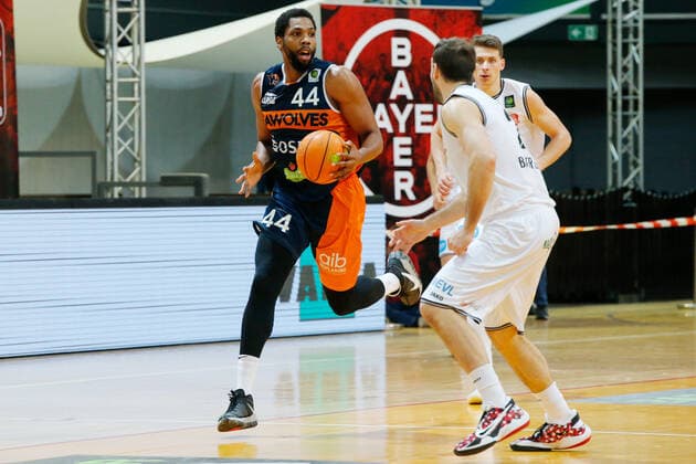 Leverkusen, Deutschland 03. Februar 2021: 2. BBL Pro A - 2020 2021 - Bayer Giants Leverkusen vs. Rostock Seawolves v. li. im Zweikampf Keith Wright (Rostock Seawolves) und J.J. Mann (Bayer Giants Leverkusen) Ostermann-Arena Nordrhein Westfalen Copyright: xFotostandx xvanxderxVeldenx