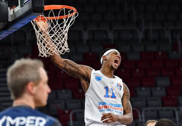 BAMBERG 03.02.2021 --- Basketball ---- easycredit 1. Basketball Bundesliga ---- 16. Spieltag: Brose Bamberg vs Syntainics MBC --- Kyndahl Hill (11, Mitteldeutscher BC) brüllt nach erfolgreichem Dunk --- Foto: Hans-Martin Issler isslerimages ---- Brose Bamberg vs Syntainics MBC