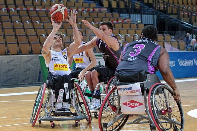 03.02.2021, xovx, Rollstuhlbasketball, 1. Bundesliga, RSV Lahn-Dill - Rhine River Rhinos Wiesbaden v.l. Christopher Huber (RSV Lahn-Dill), Chayse Wolf (Rhine River Rhinos Wiesbaden), Tommie Lee Gray (Rhine River Rhinos Wiesbaden) Wetzlar Rittal-Arena Hessen Deutschland (DE)