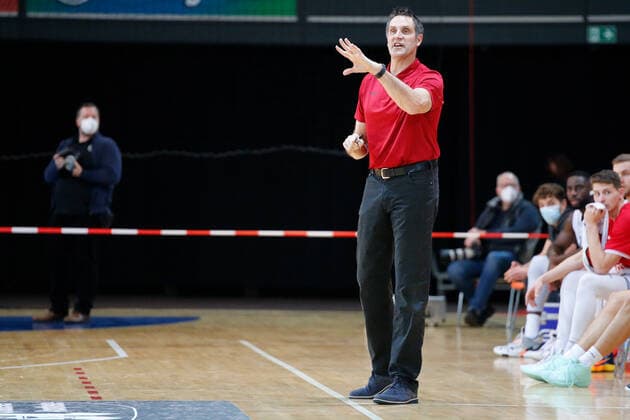 Leverkusen, Deutschland 03. Februar 2021: 2. BBL Pro A - 2020 2021 - Bayer Giants Leverkusen vs. Rostock Seawolves Headcoach Hansi Gnad (Bayer Giants Leverkusen) Ostermann-Arena Nordrhein Westfalen