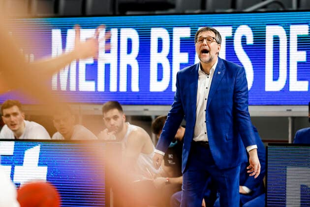 Trainer Headcoach Silvano Poropat (Mitteldeutscher BC) Brose Bamberg - Mitteldeutscher BC MBC - easyCredit-BBL - Basketball Bundesliga - Basketball Saison 2020 21 - 14. Spieltag, 03.02.2021 Bamberg, Brose Arena ASV-Autoren-Nummer: 4026335 Copyright: DanielxLöb