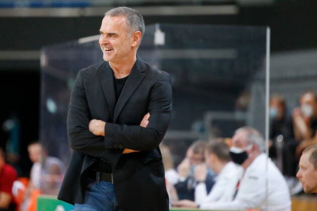 Leverkusen, Deutschland 03. Februar 2021: 2. BBL Pro A - 2020 2021 - Bayer Giants Leverkusen vs. Rostock Seawolves Head Coach Dirk Bauermann (Rostock Seawolves) Ostermann-Arena Nordrhein Westfalen