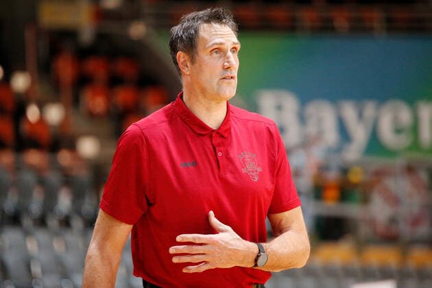 Leverkusen, Deutschland 03. Februar 2021: 2. BBL Pro A - 2020 2021 - Bayer Giants Leverkusen vs. Rostock Seawolves Headcoach Hansi Gnad (Bayer Giants Leverkusen) Ostermann-Arena Nordrhein Westfalen