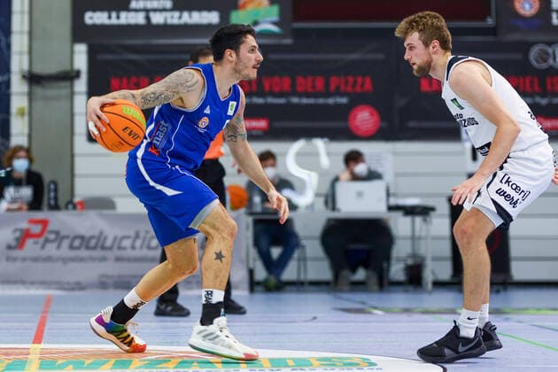 03.02.2021, Herren, Basketball, Saison 2020 2021, 3. Bundesliga, Pro B Süd, College Wizards-Basketball Löwen Sean Flood (College Wizards 1) in der Defense. Karlsruhe Institut für und Sportwis Baden-Württemberg Germany