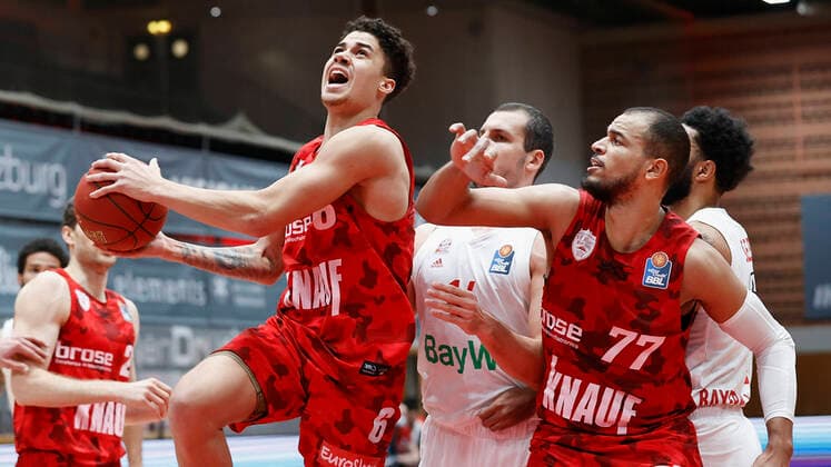 Basketball, BBL 2020 2021, 10. Spieltag, s.Oliver Wuerzburg - FC Bayern Muenchen v. li. Joshua Obiesie (s.Oliver Wuerzburg), Nihad Djedovic (FC Bayern Muenchen), Alex King (s.Oliver Wuerzburg) und D.J. Seeley (FC Bayern Muenchen), 03.02.2021, Basketball, BBL 2020 2021, 10. Spieltag, s.Oliver Wuerzburg - FC Bayern Muenchen, GER, Wuerzburg, s.Oliver Arena, HMB Media Heiko Becker Pool Wuerzburg s.Oliver Arena Bayern GER