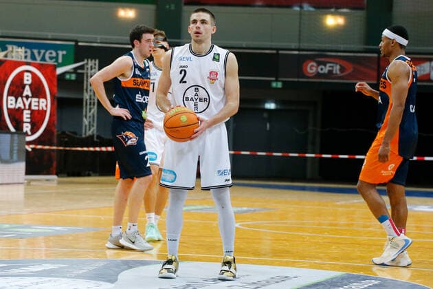 Leverkusen, Deutschland 03. Februar 2021: 2. BBL Pro A - 2020 2021 - Bayer Giants Leverkusen vs. Rostock Seawolves Wyatt Lohaus (Bayer Giants Leverkusen) beim Freiwurf Ostermann-Arena Nordrhein Westfalen