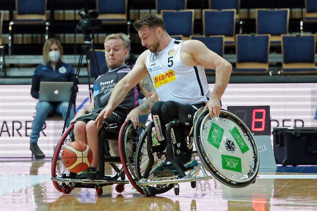 03.02.2021, xovx, Rollstuhlbasketball, 1. Bundesliga, RSV Lahn-Dill - Rhine River Rhinos Wiesbaden v.l. Jim Palmer (Rhine River Rhinos Wiesbaden), Simon Brown (RSV Lahn-Dill) Wetzlar Rittal-Arena Hessen Deutschland (DE)