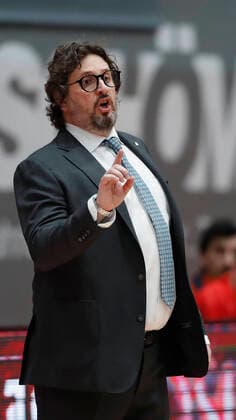 Basketball, BBL 2020 2021, 10. Spieltag, s.Oliver Wuerzburg - FC Bayern Muenchen Head Coach Andrea Trinchieri (FC Bayern Muenchen), 03.02.2021, Basketball, BBL 2020 2021, 10. Spieltag, s.Oliver Wuerzburg - FC Bayern Muenchen, GER, Wuerzburg, s.Oliver Arena, HMB Media Heiko Becker Pool Wuerzburg s.Oliver Arena Bayern GER
