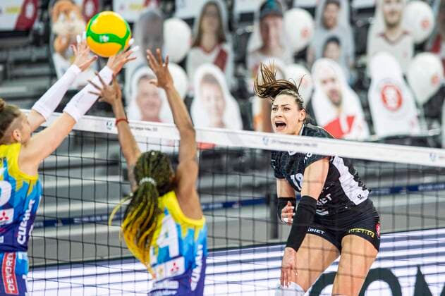 Bilder des Jahres 2021, Sport 02 Februar Sport Themen der Woche KW05 03.02.2021 LODZ ULICA BANDURSKIEGO ARENA CEV LIGA MISTRZYN KOBIET 2020 ( CEV CHAMPIONS LEAGUE VOLLEY 2021 WOMEN ) MECZ VC MARITZA PLOVDIV - LKS COMMERCECON LODZ NZ. KATARZYNA ZAROSLINSKA KROL FOTO RADOSLAW JOZWIAK CYFRASPORT NEWSPIX.PL --- Newspix.pl  raj3346220210203