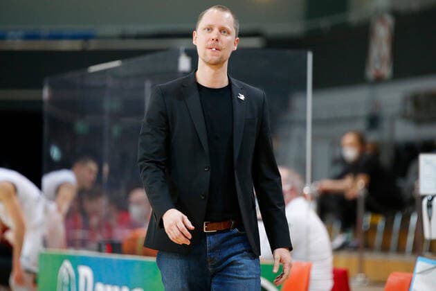 Leverkusen, Deutschland 03. Februar 2021: 2. BBL Pro A - 2020 2021 - Bayer Giants Leverkusen vs. Rostock Seawolves Assistant Coach Christian Held (Rostock Seawolves) Ostermann-Arena Nordrhein Westfalen