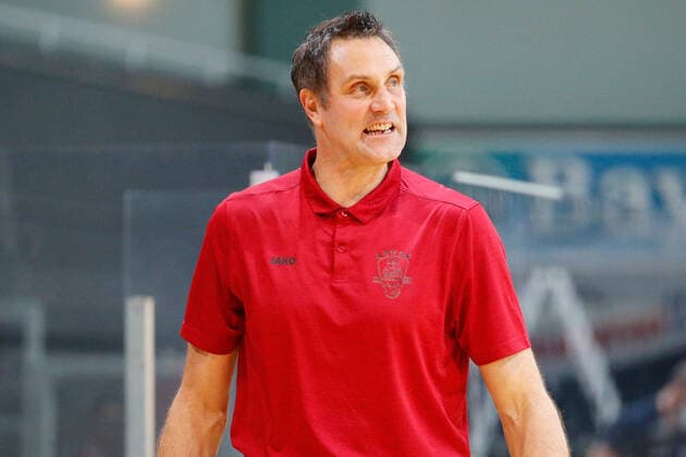Leverkusen, Deutschland 03. Februar 2021: 2. BBL Pro A - 2020 2021 - Bayer Giants Leverkusen vs. Rostock Seawolves Headcoach Hansi Gnad (Bayer Giants Leverkusen) Ostermann-Arena Nordrhein Westfalen
