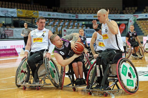03.02.2021, xovx, Rollstuhlbasketball, 1. Bundesliga, RSV Lahn-Dill - Rhine River Rhinos Wiesbaden v.l. Dominik Mosler (RSV Lahn-Dill), Jim Palmer (Rhine River Rhinos Wiesbaden), Ian Sagar (RSV Lahn-Dill) Wetzlar Rittal-Arena Hessen Deutschland (DE)