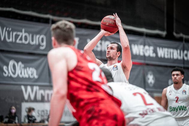 16 Zipser Paul, FC Bayern München während dem Spiel s.Oliver Würzburg - FC Bayern München