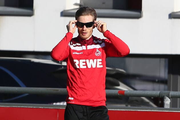 Sport Bilder des Tages 1. FC Köln Training 1. FC Köln, Training individuell, Florian Kainz (1.FC Köln) mit Strobobrille, 04.02.2021,