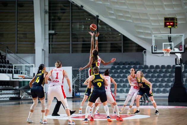 Basketball, Damen EM-Qualifikation, Schweden - Montenegro 210204 Players of of Sweden and of Montenegro during the FIBA Women s EURO Qualifier, EM, Europameisterschaft basketball match between Montenegro and Sweden on February 4, 2021 in Podgorica. Photo: Nikola Krstic BILDBYRAN COP 307 XX0012 basket basketball fiba women s eurobasket qualifier montenegro - sweden bbeng sverige montenegro Copyright: NIKOLAxKRSTIC BB210204BB451